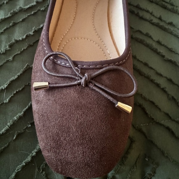 Top Moda Suede Flats NWOT - Picture 2 of 8